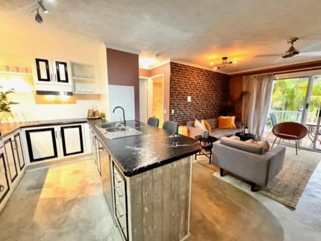 Burleigh Heads Koala Park Pool & Parking Apartment