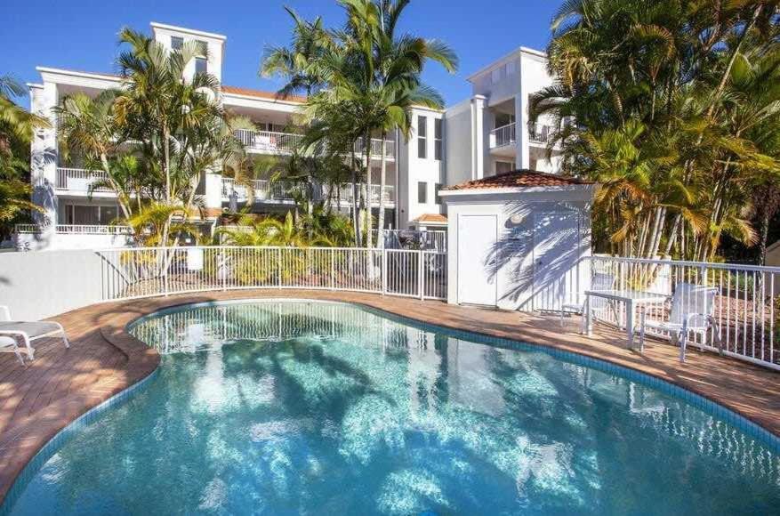 Burleigh Heads Koala Park Pool & Parking Apartment