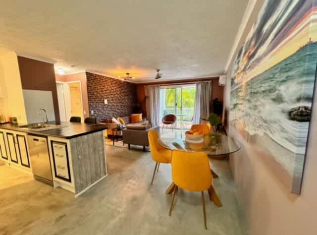 Burleigh Heads Koala Park Pool & Parking Apartment