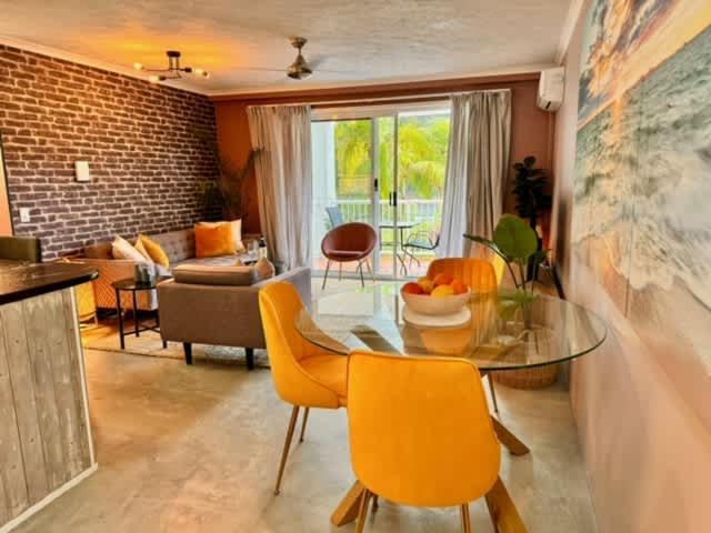 Burleigh Heads Koala Park Pool & Parking Apartment