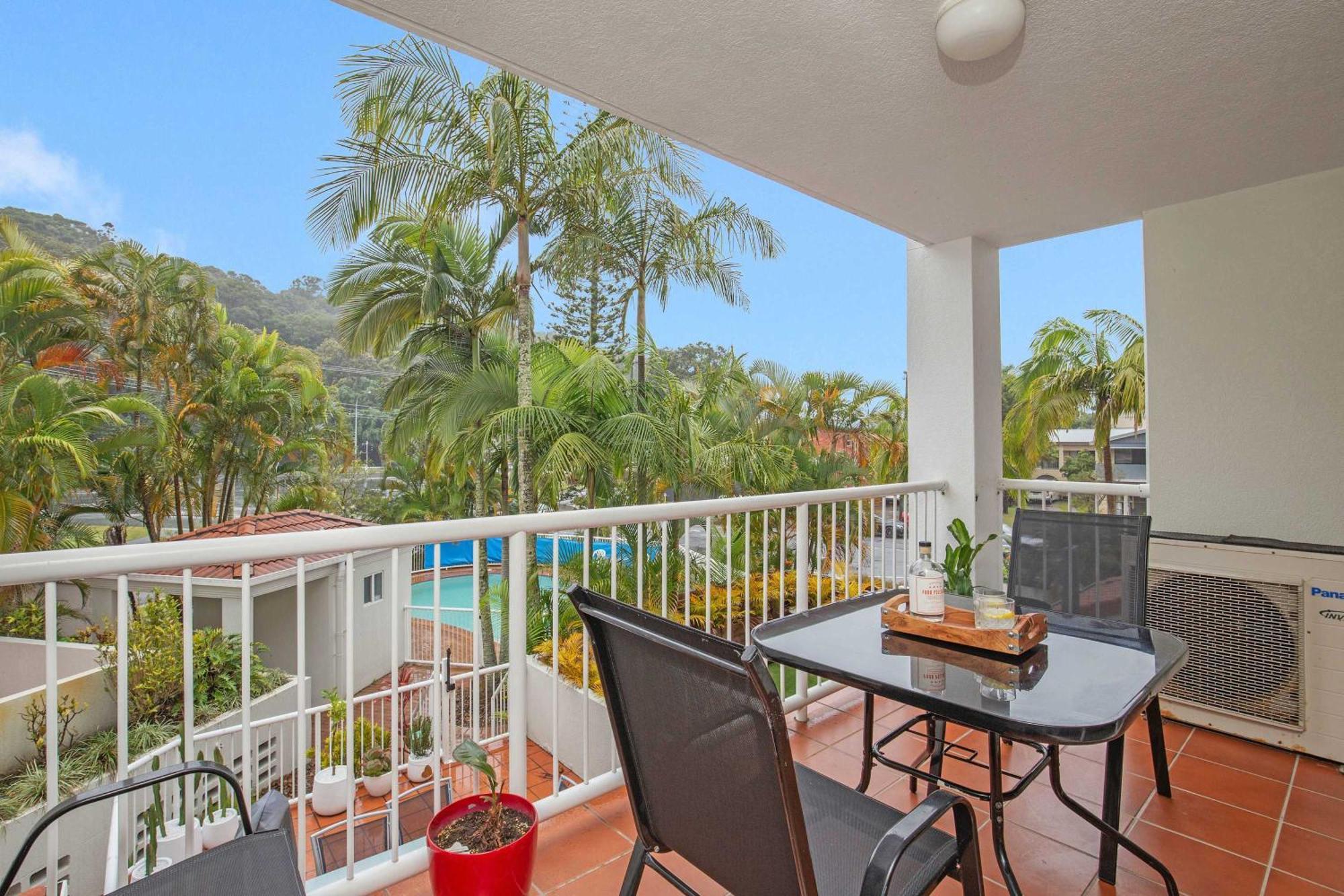 Burleigh Heads Koala Park Pool & Parking Apartment