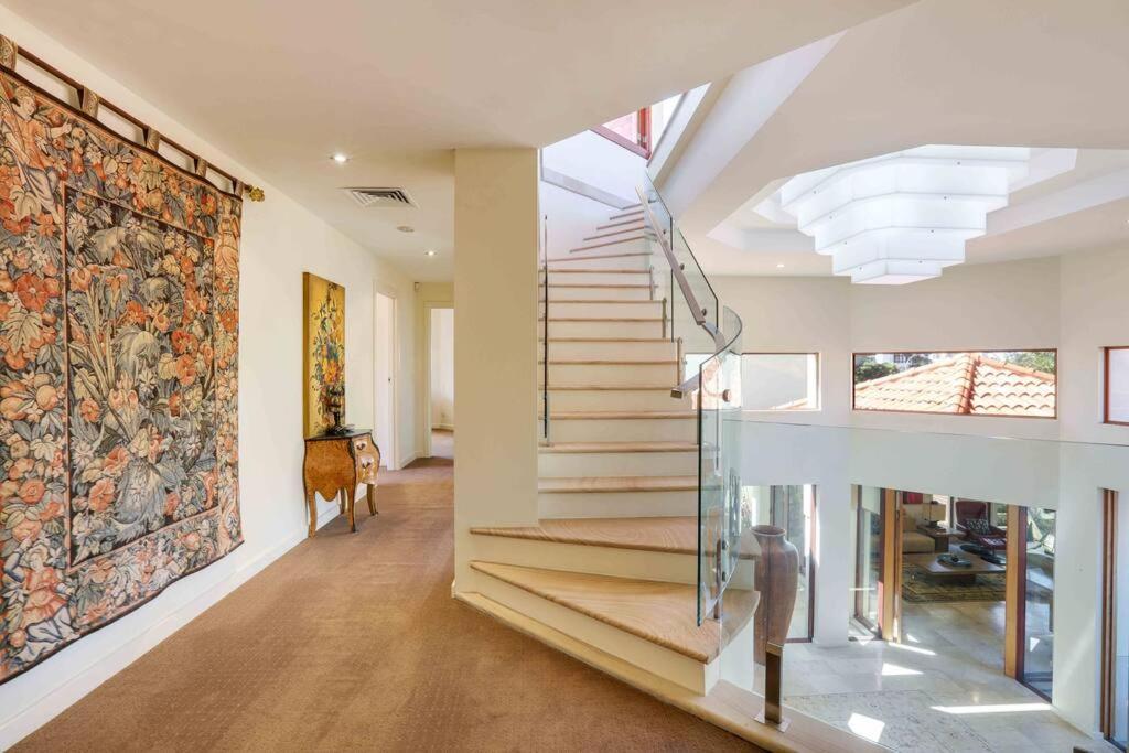 Apartment Main River Grandeur Mansion, 5bed, Pool & Sauna *