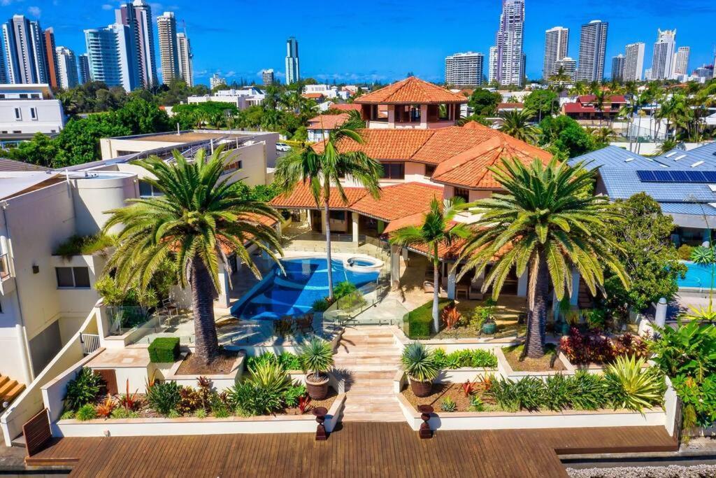 Apartment Main River Grandeur Mansion, 5bed, Pool & Sauna