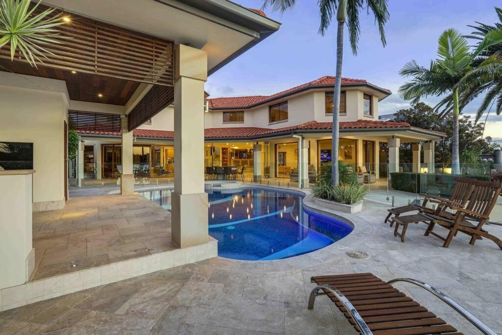 Main River Grandeur Mansion, 5bed, Pool & Sauna *