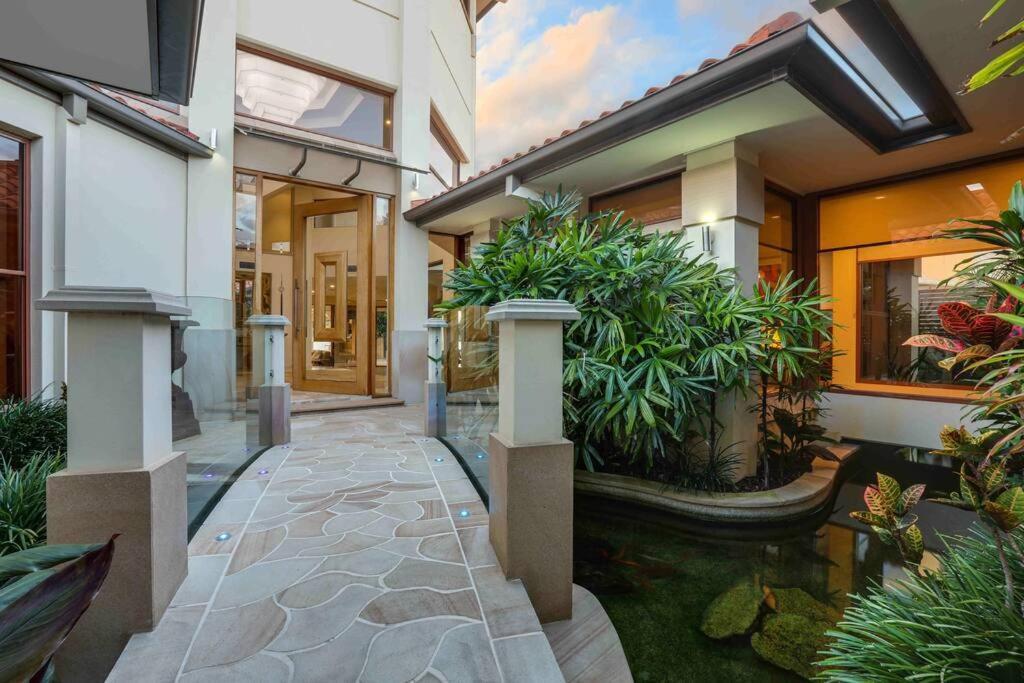 Main River Grandeur Mansion, 5bed, Pool & Sauna * Gold Coast