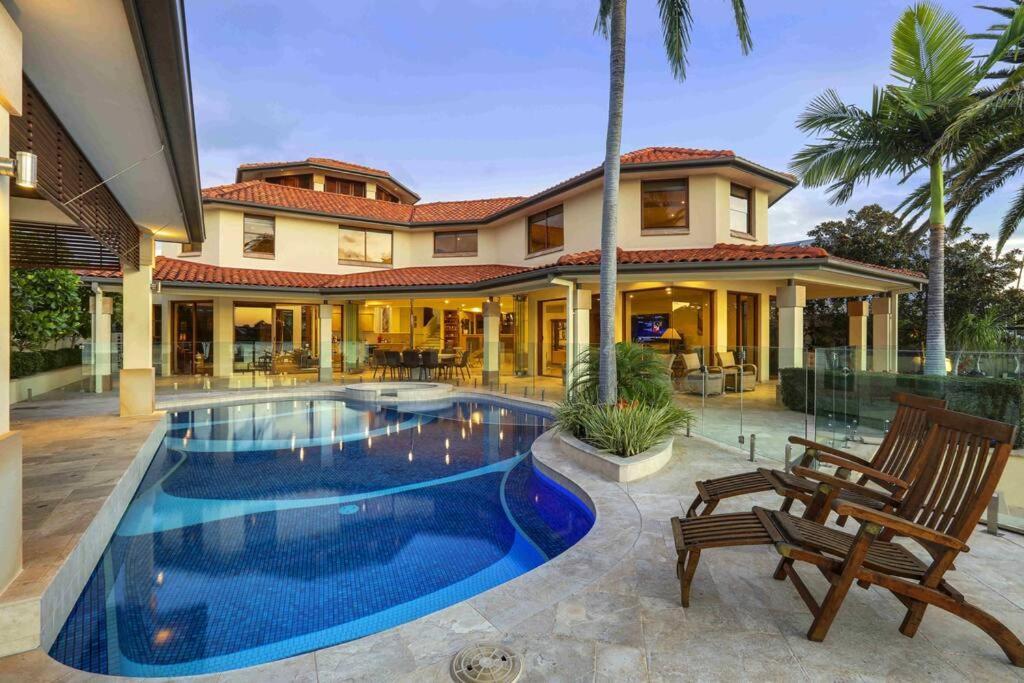 Main River Grandeur Mansion, 5bed, Pool & Sauna Apartment Gold Coast
