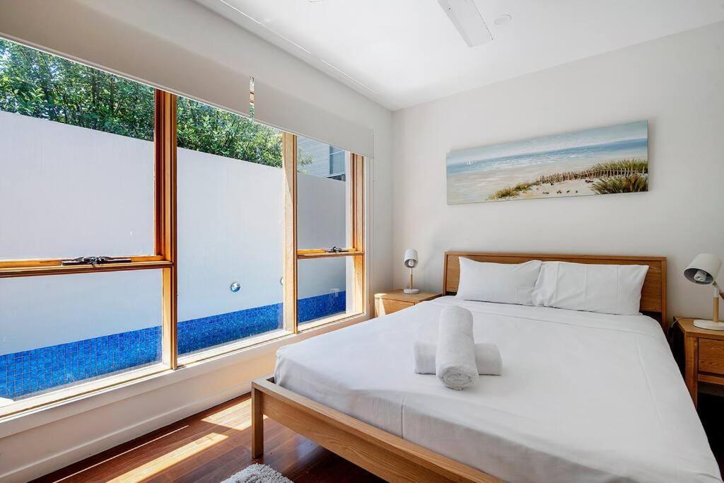 Stunning 5-bedroom Oceanview Retreat In Tugun Holiday home