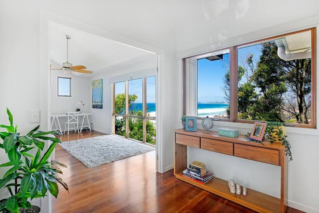 Holiday home Stunning 5-bedroom Oceanview Retreat In Tugun