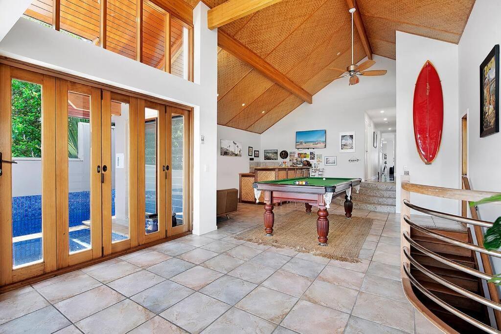 Holiday home Stunning 5-bedroom Oceanview Retreat In Tugun *