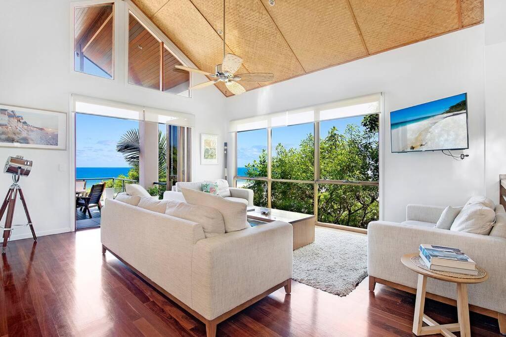 Stunning 5-bedroom Oceanview Retreat In Tugun Holiday home *