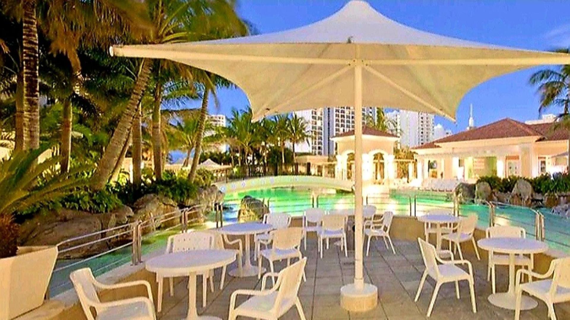 Apartment Spacious 2 Bedroom In Chevron Renaissance - Coasthm Gold Coast