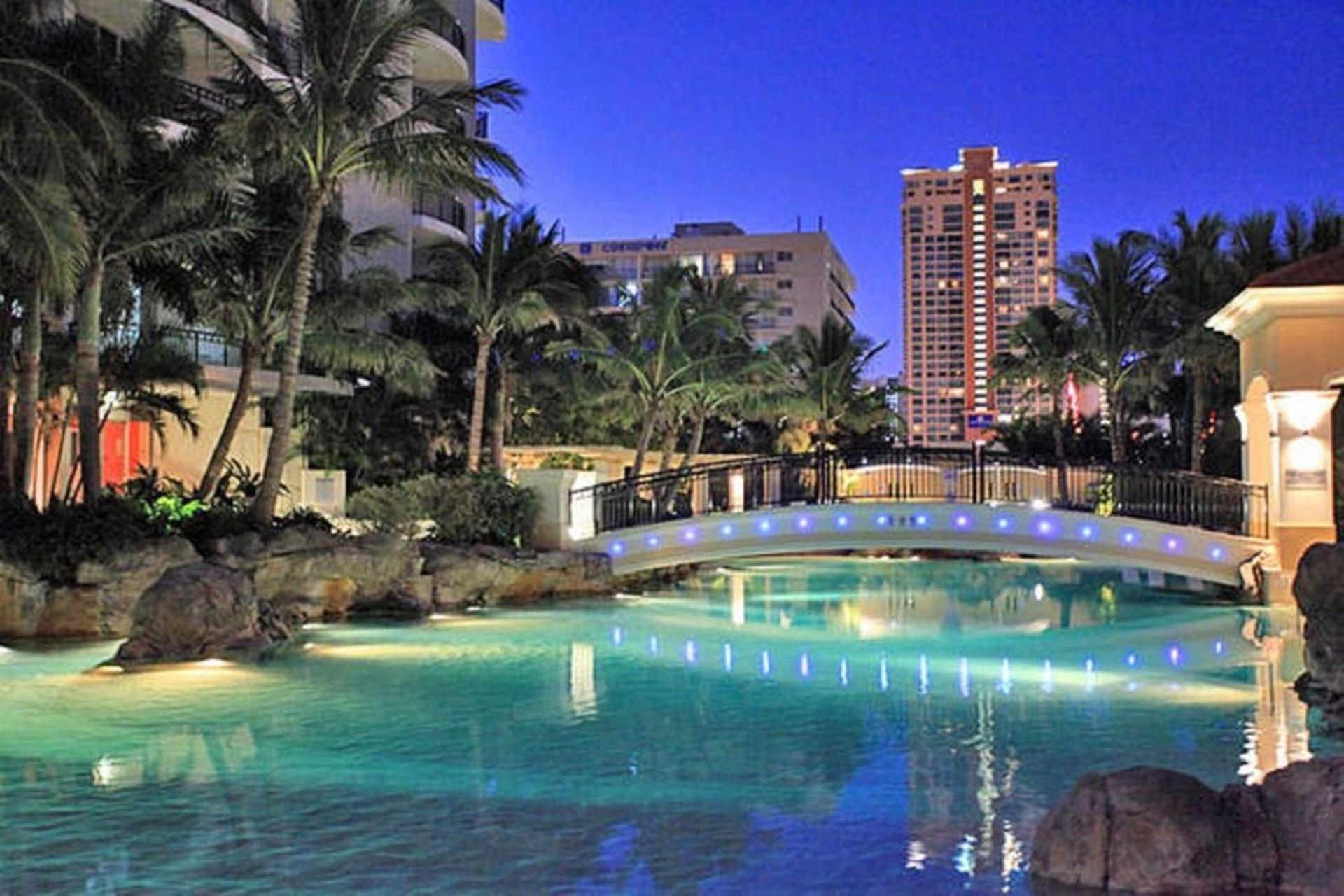 Spacious 2 Bedroom In Chevron Renaissance - Coasthm *