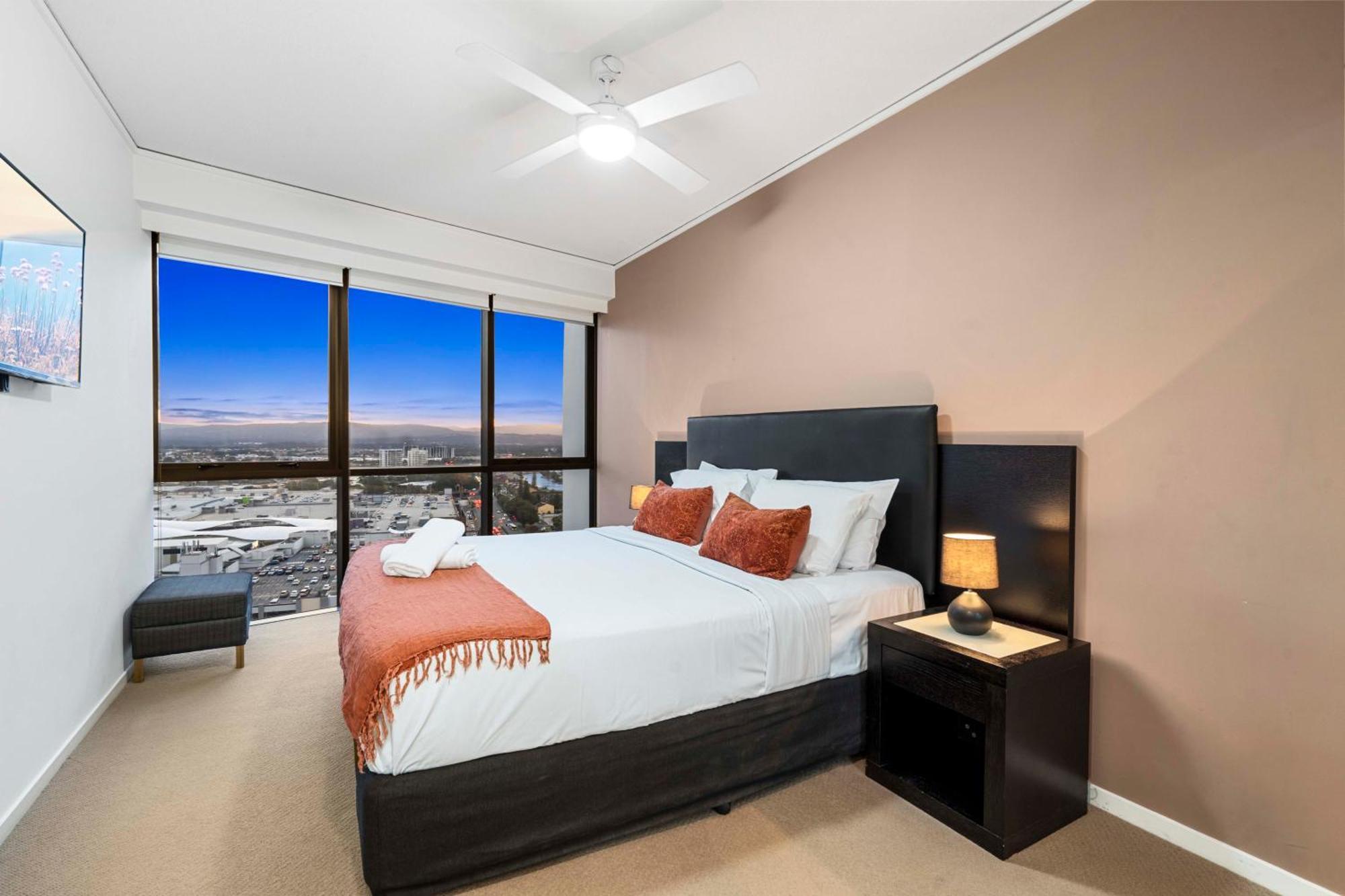 Sierra Grand Broadbeach - Self Contained & Privately Managed * Gold Coast