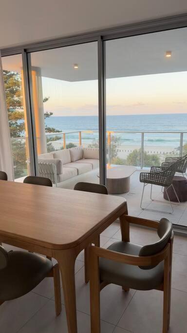 Apartment In Palm