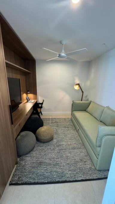 Apartment In Palm *