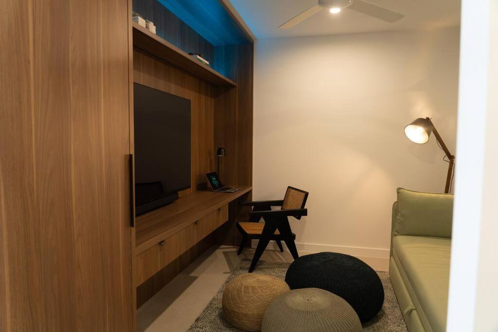 In Palm Apartment