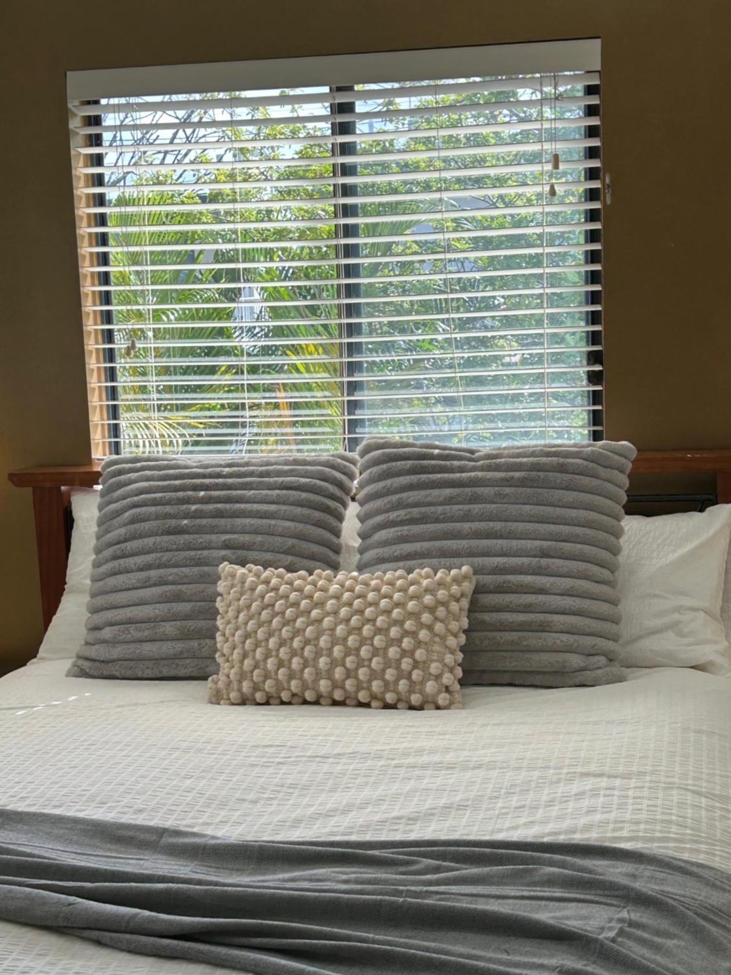 Stylish Beachside 1br * Gold Coast