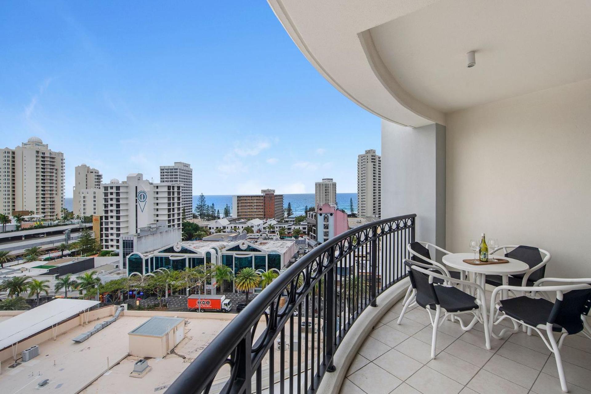 Spacious 2 Bedroom In Chevron Renaissance - Coasthm Apartment Gold Coast