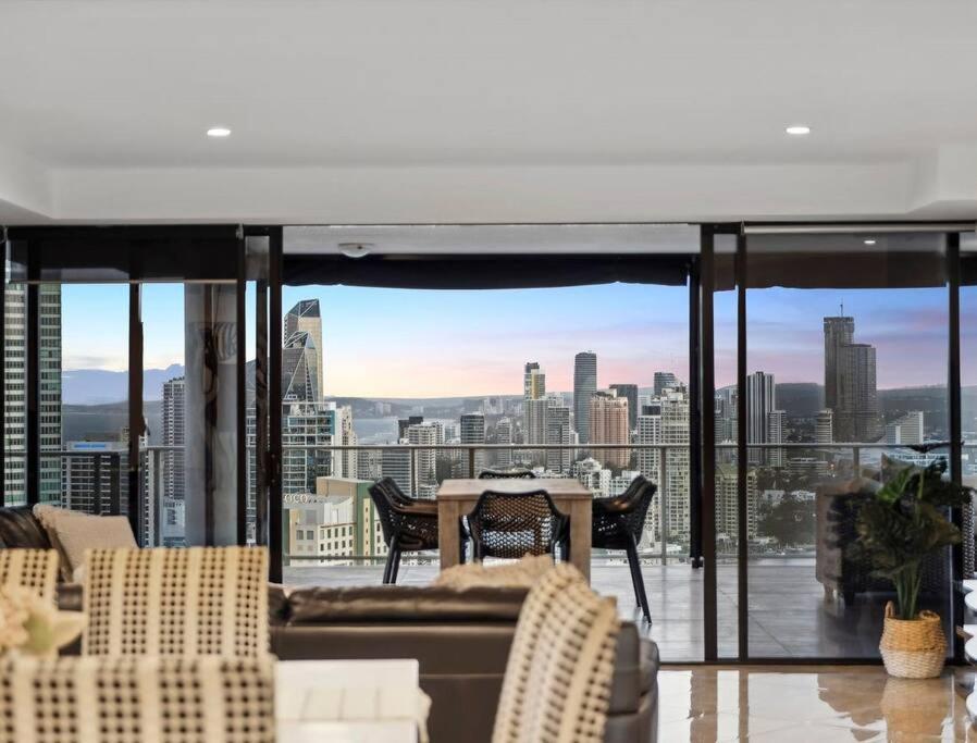 Sub-penthouse Dream In Circle On Cavill Apartment Gold Coast