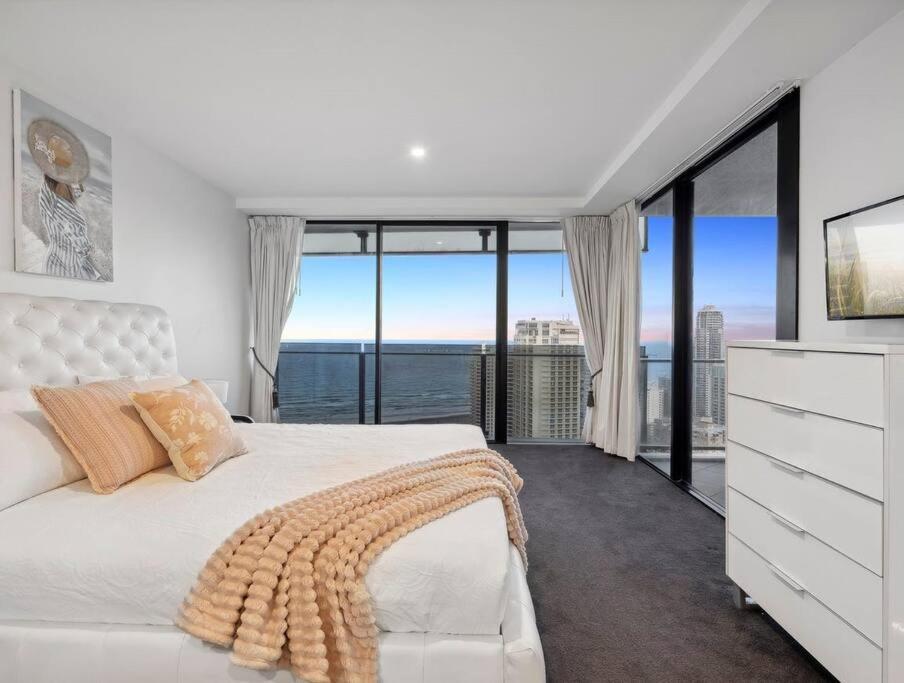 Sub-penthouse Dream In Circle On Cavill