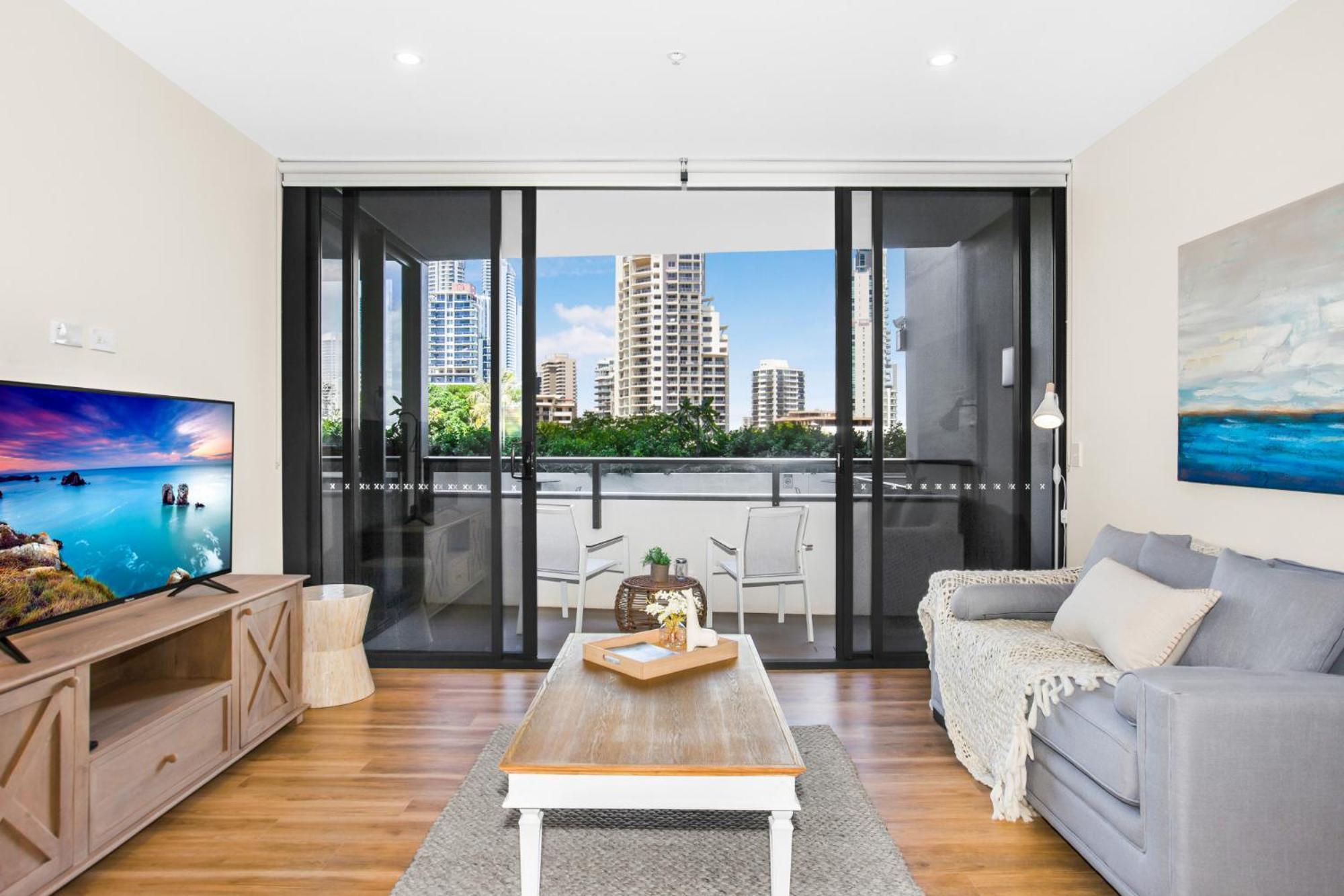 Sun Drenched In The Heart Of Surfers Apartment *