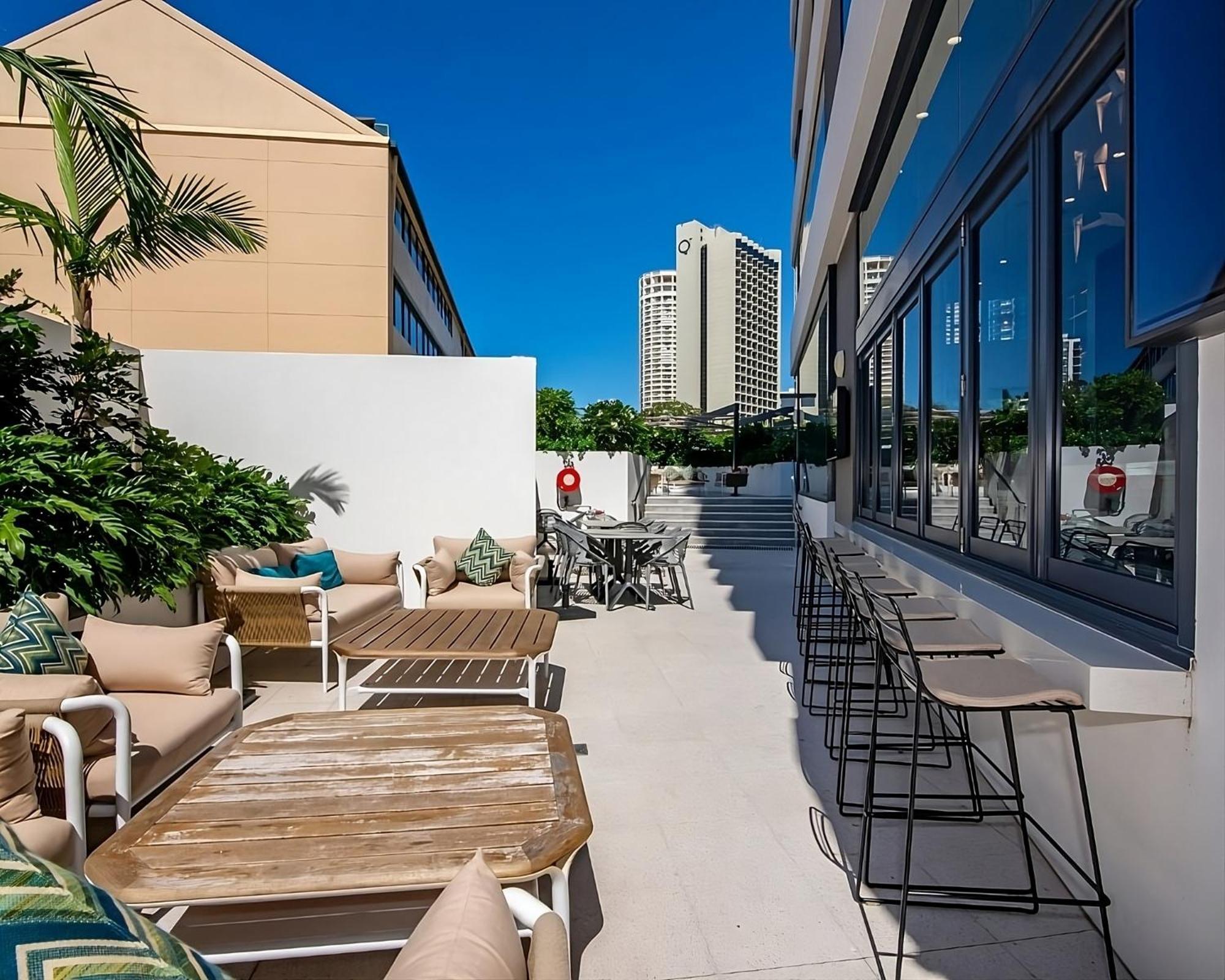 Apartment Sun Drenched In The Heart Of Surfers