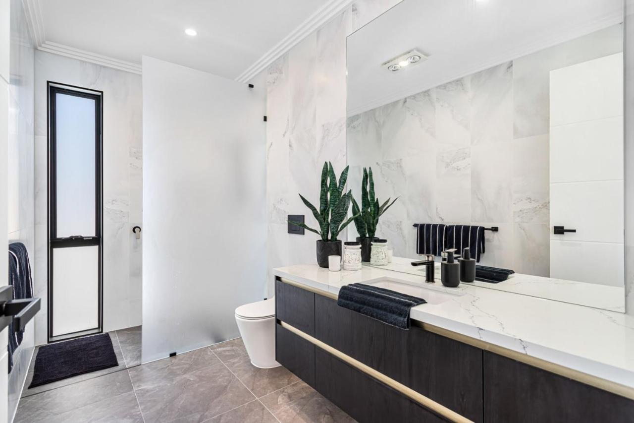Absolute Waterfront Elegancy * Gold Coast