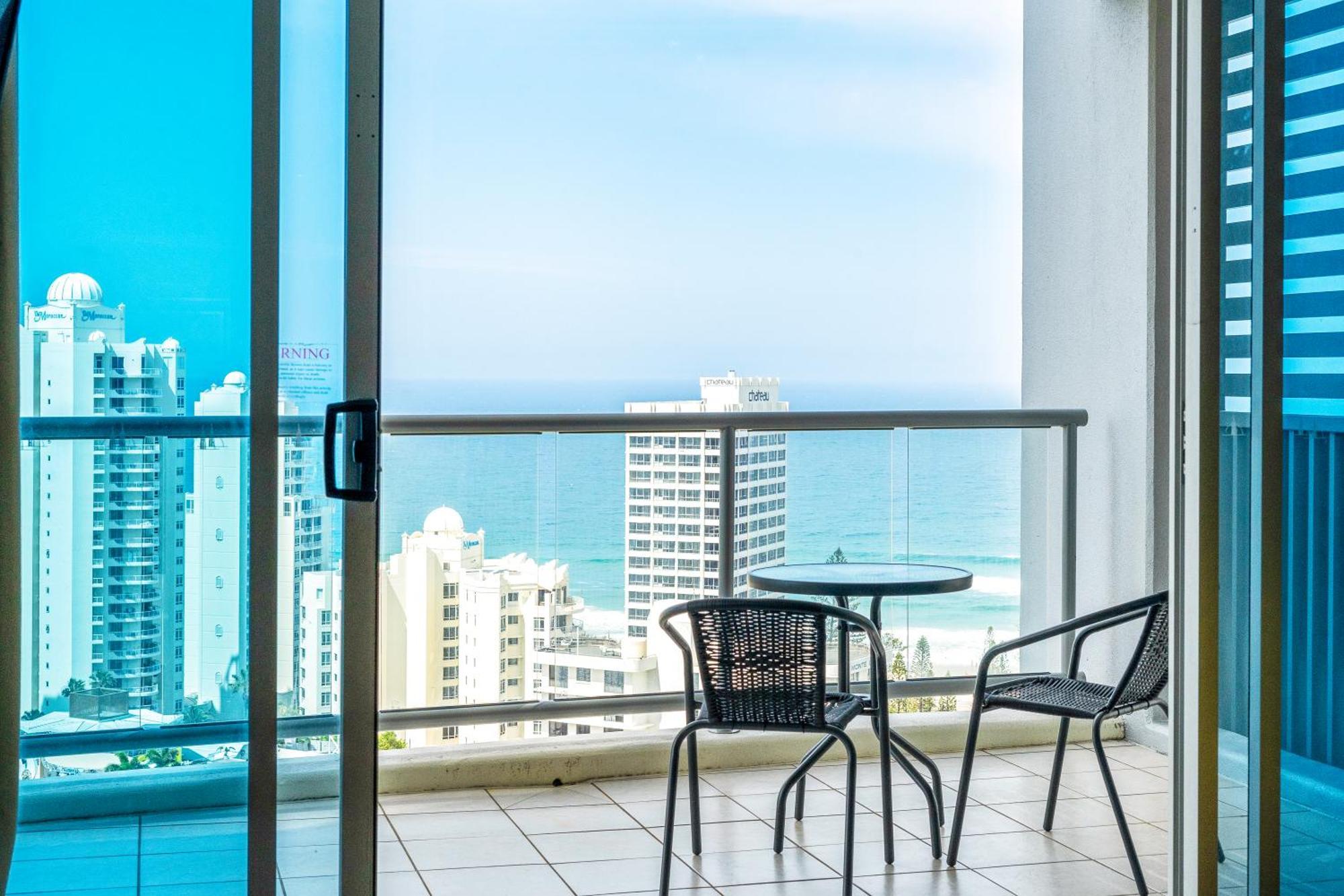 Chevron Renaissance Surfers Paradise Mid Week Madness Deal - Q Apartment