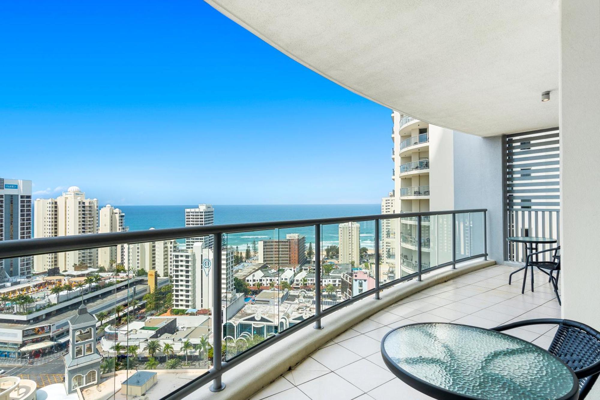Apartment Chevron Renaissance Surfers Paradise Mid Week Madness Deal - Q