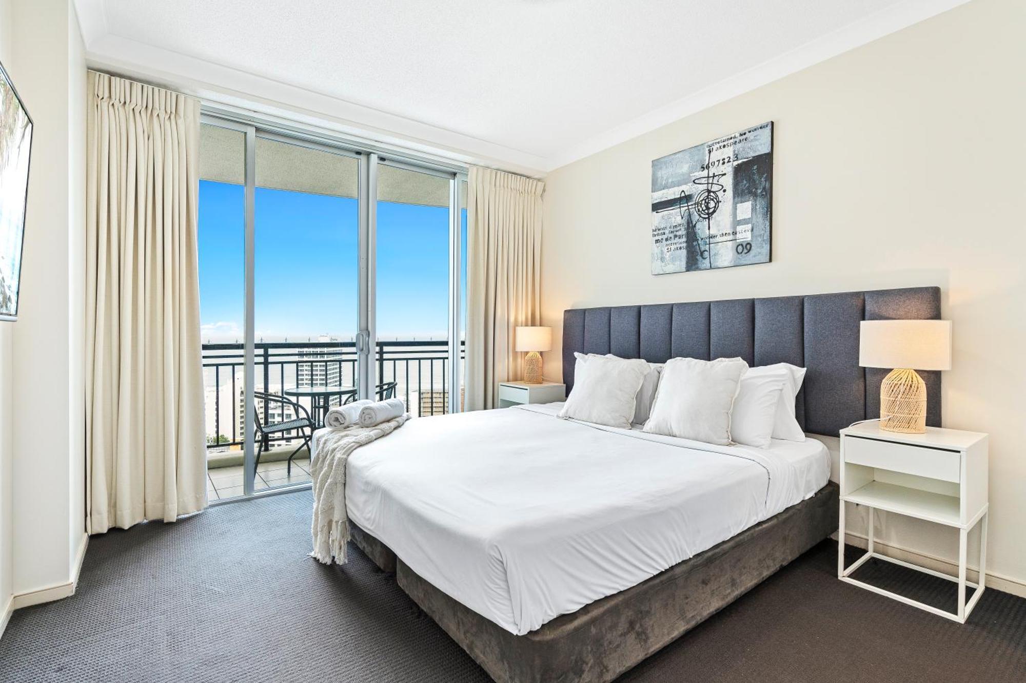 Chevron Renaissance Surfers Paradise Mid Week Madness Deal - Q * Gold Coast
