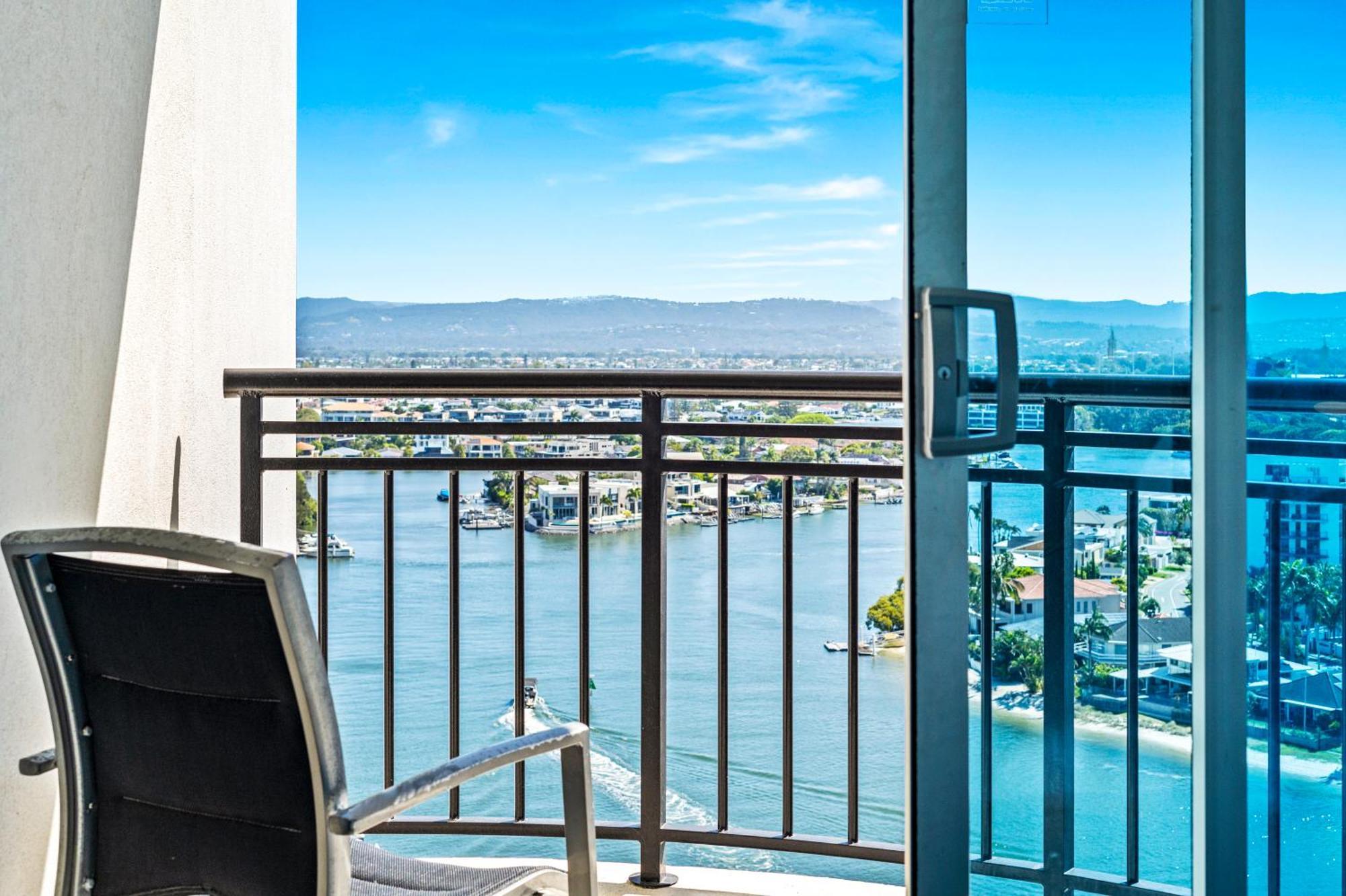 Kids Free In Hinterland View 2 Bedroom 1 Bathroom At Chevron Renaissance- Q *