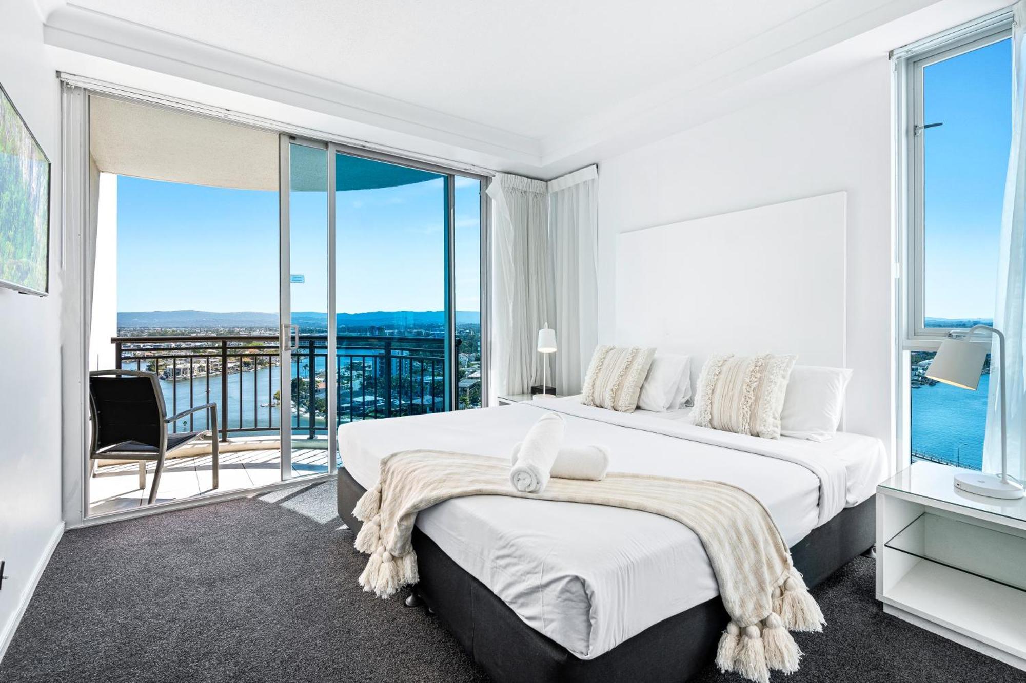 Kids Free In Hinterland View 2 Bedroom 1 Bathroom At Chevron Renaissance- Q *