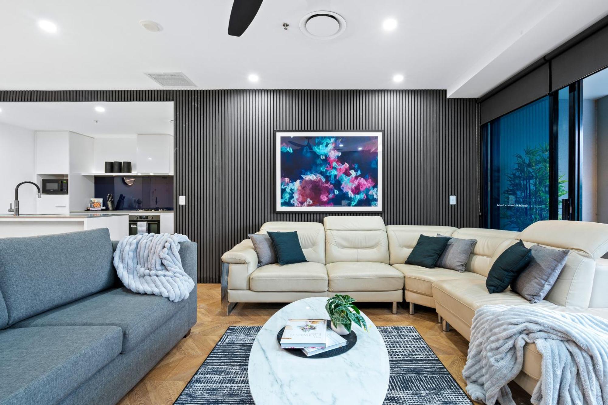 Self-contained At Circle On Cavill - Privately Managed - Wow Apartment