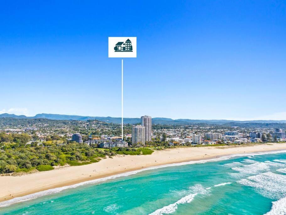 Stylish 2-br Gold Coast