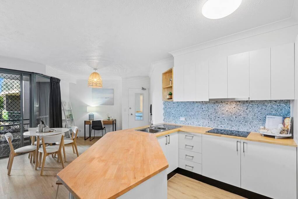 Stylish 2-br Gold Coast