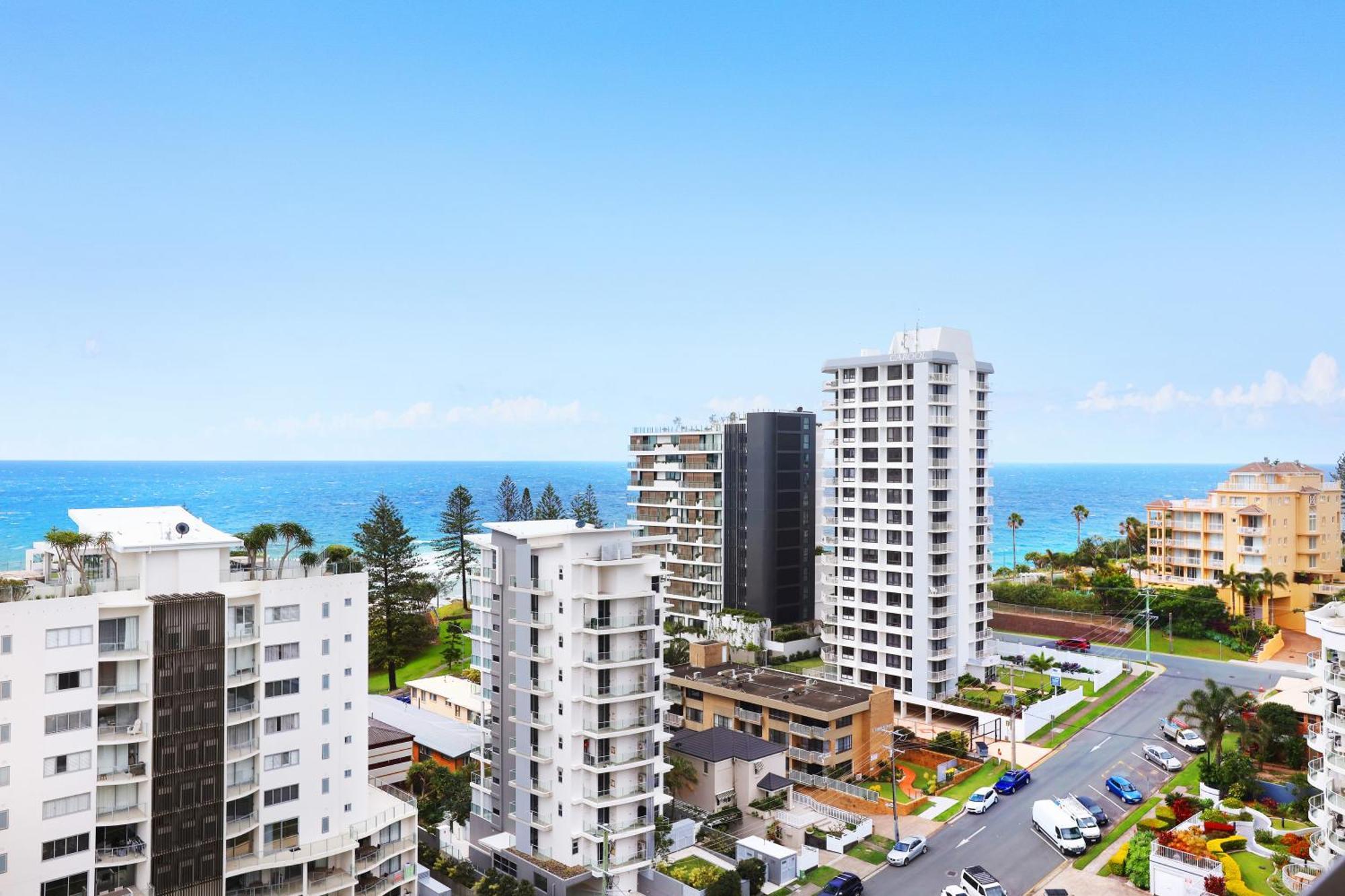 Rainbow Commodore Coolangatta Aparthotel 4*