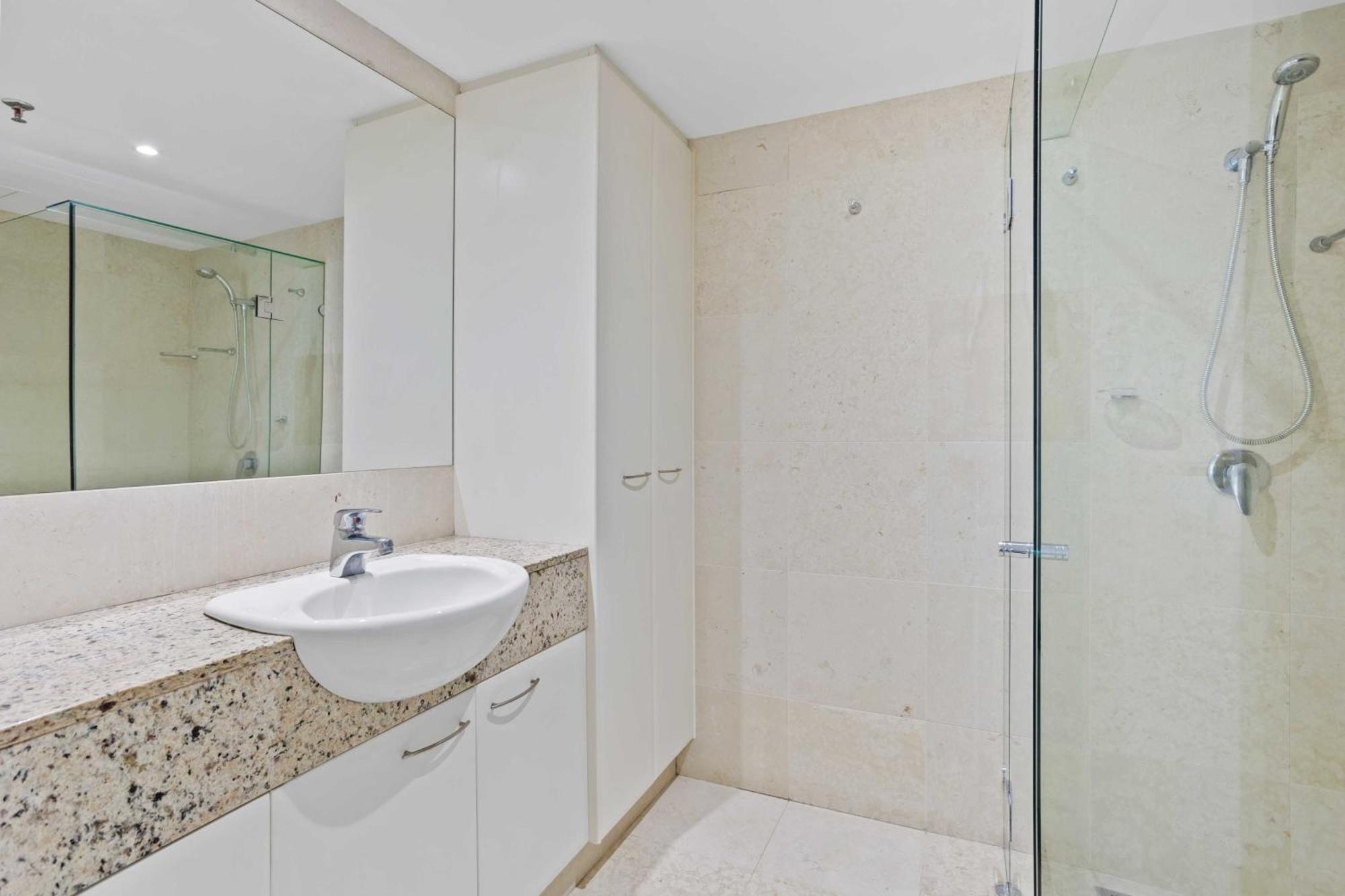 Tranquil 2 Bedroom On Burleigh Headland Apartment *
