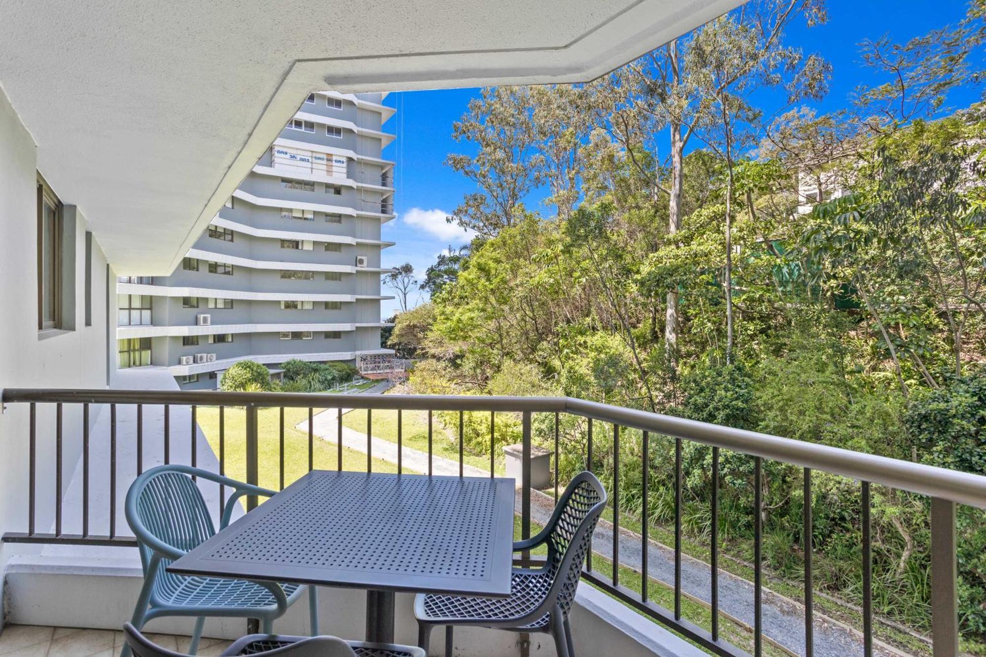 Tranquil 2 Bedroom On Burleigh Headland Apartment Gold Coast