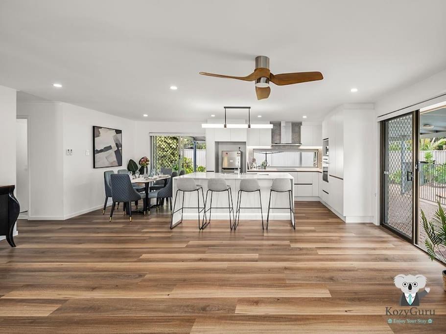 Kozyguru Mermaid Waters Charming 3 Bed Pool Gold Coast