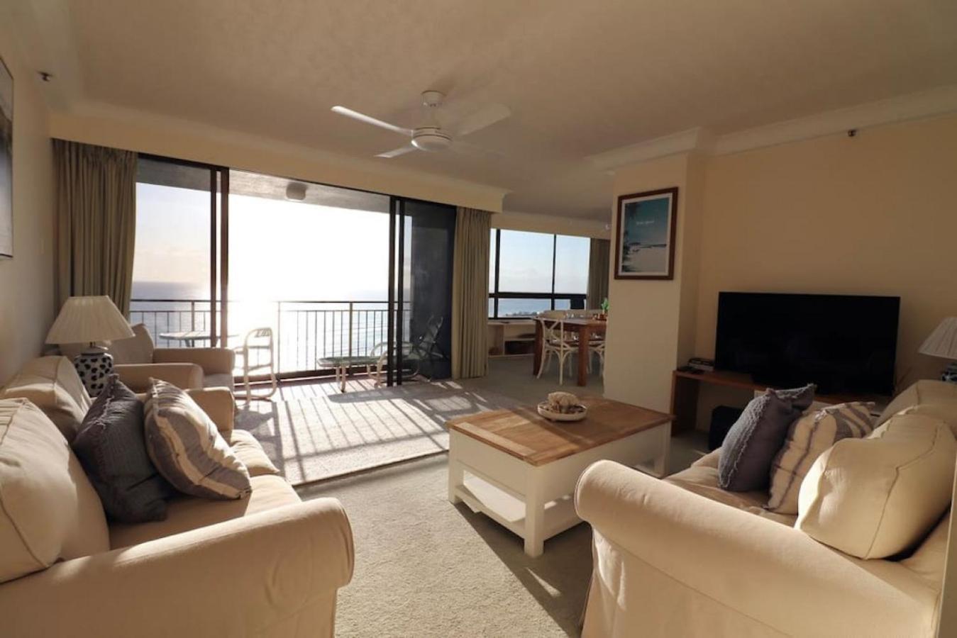 Panoramic Ocean Views Royal Palm Apartment