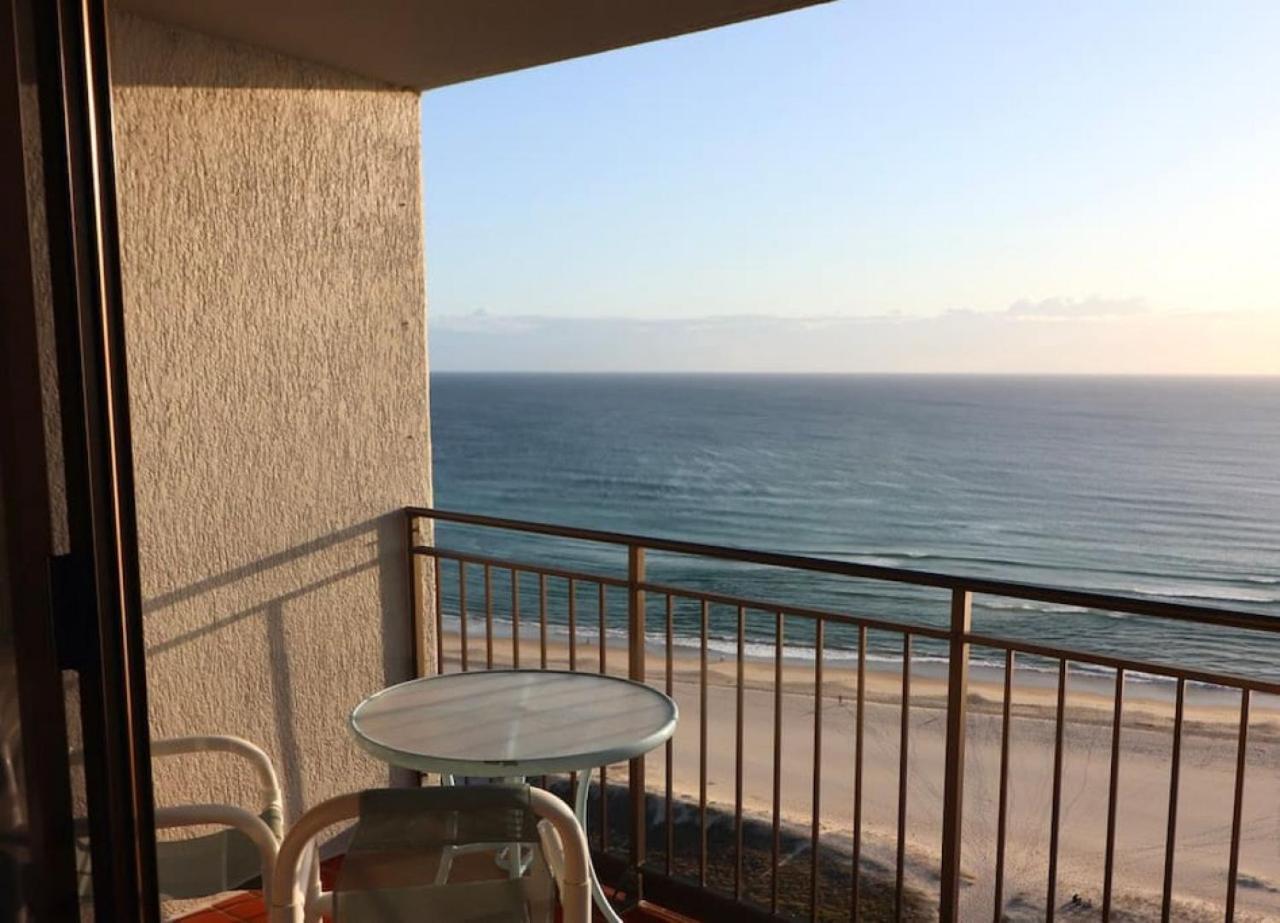 Panoramic Ocean Views Royal Palm Apartment