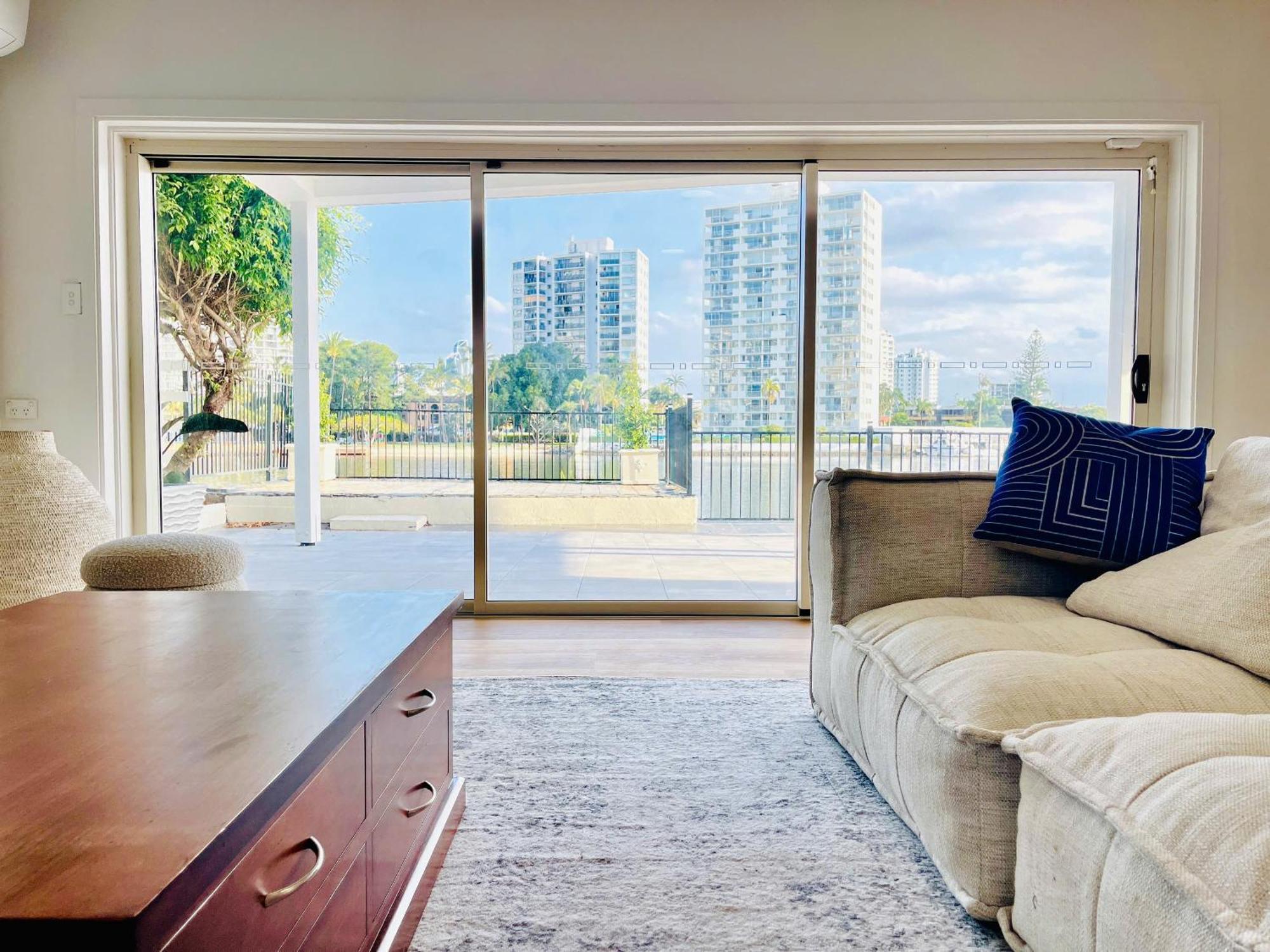 Waterfront In Heart Of Surfers Paradise Villa Gold Coast