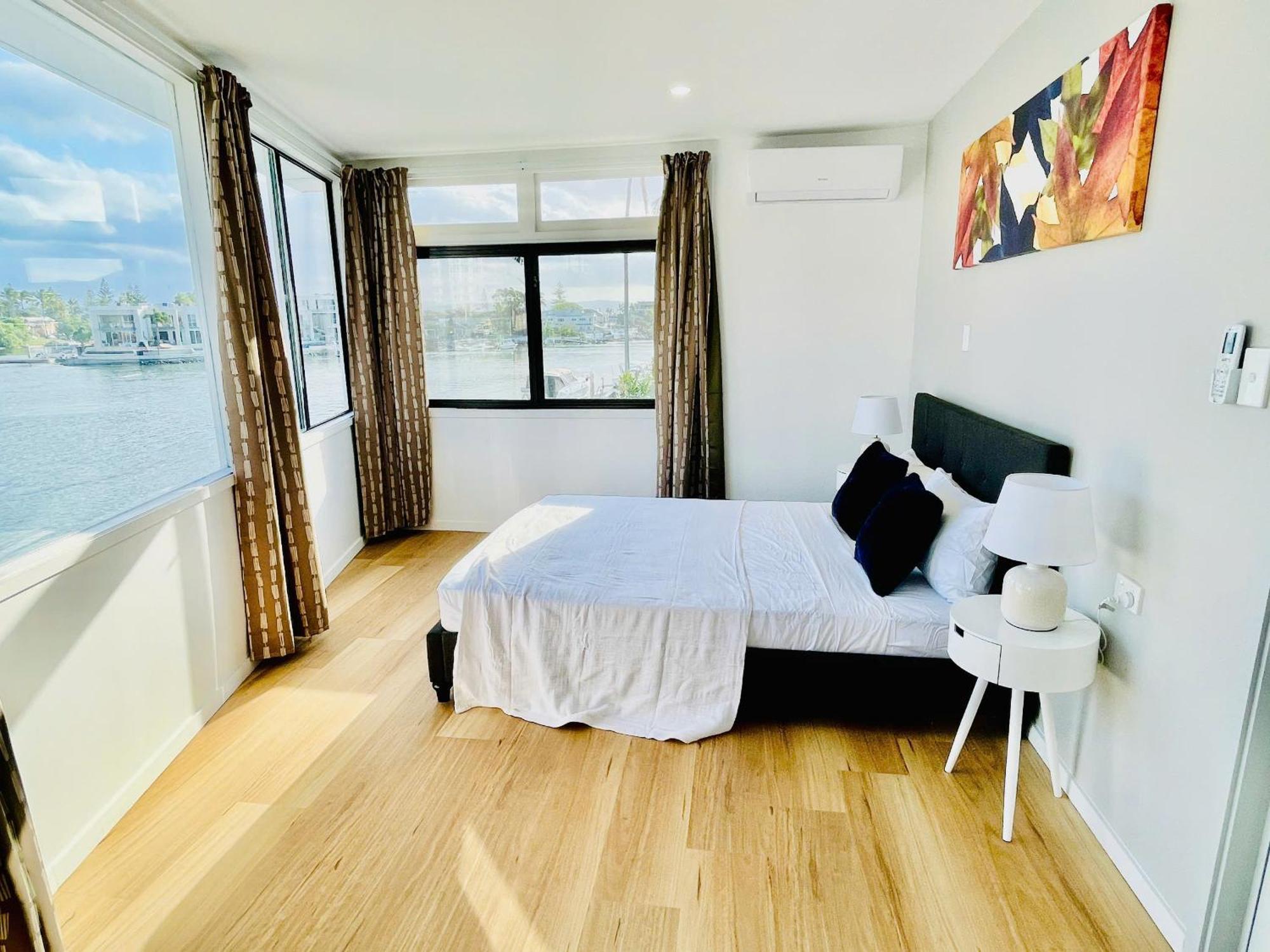 Waterfront In Heart Of Surfers Paradise Villa *