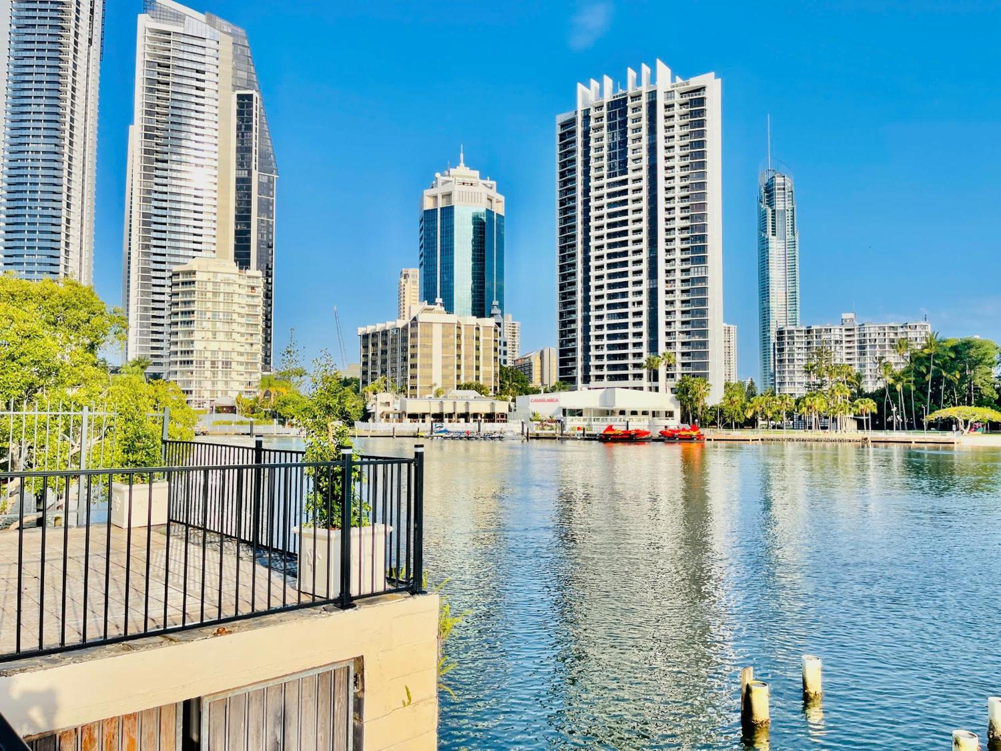 Villa Waterfront In Heart Of Surfers Paradise *