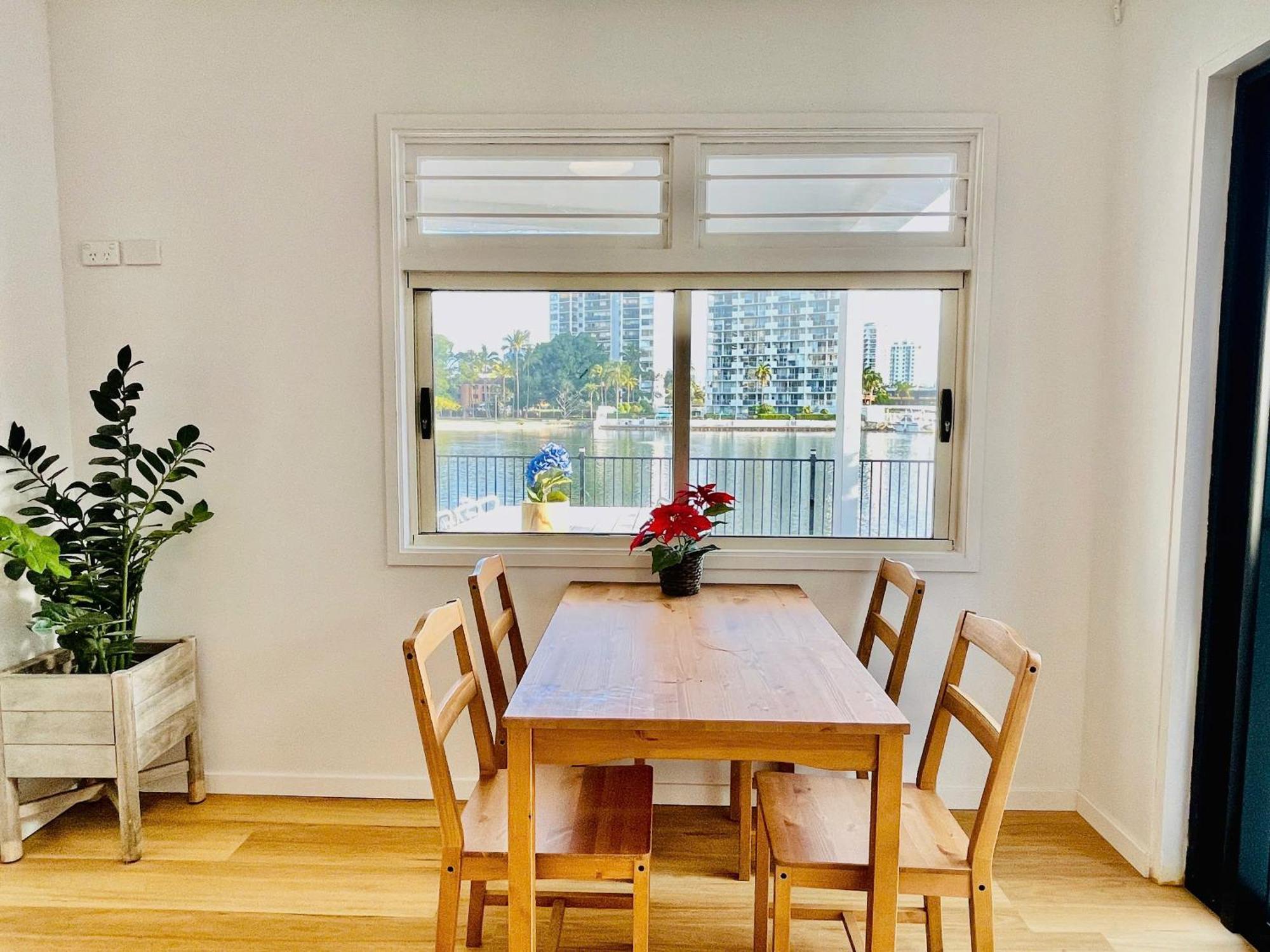 Waterfront In Heart Of Surfers Paradise Villa Gold Coast