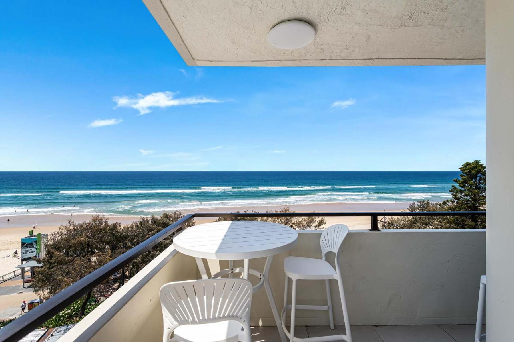 Surfers Paradise Beachfront * Gold Coast