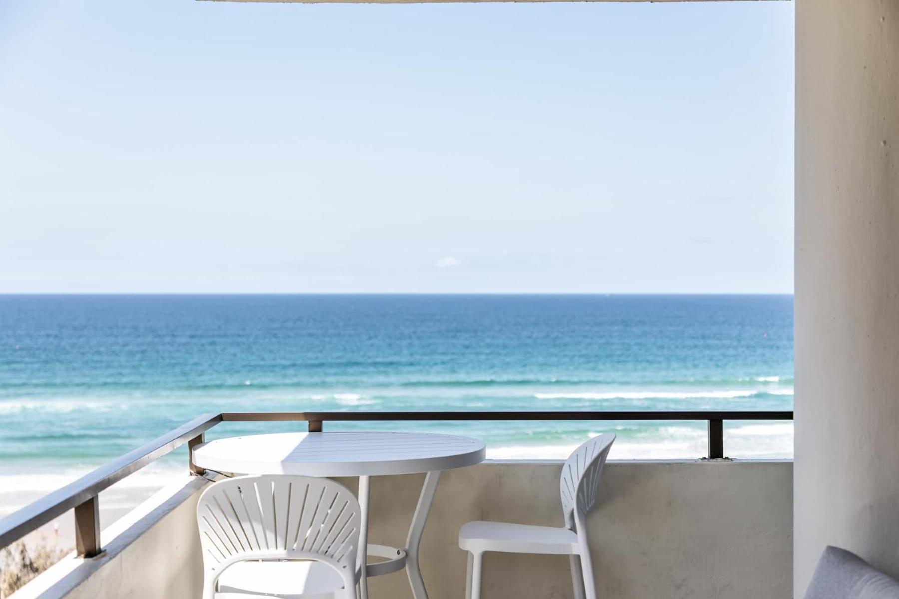 Surfers Paradise Beachfront * Gold Coast