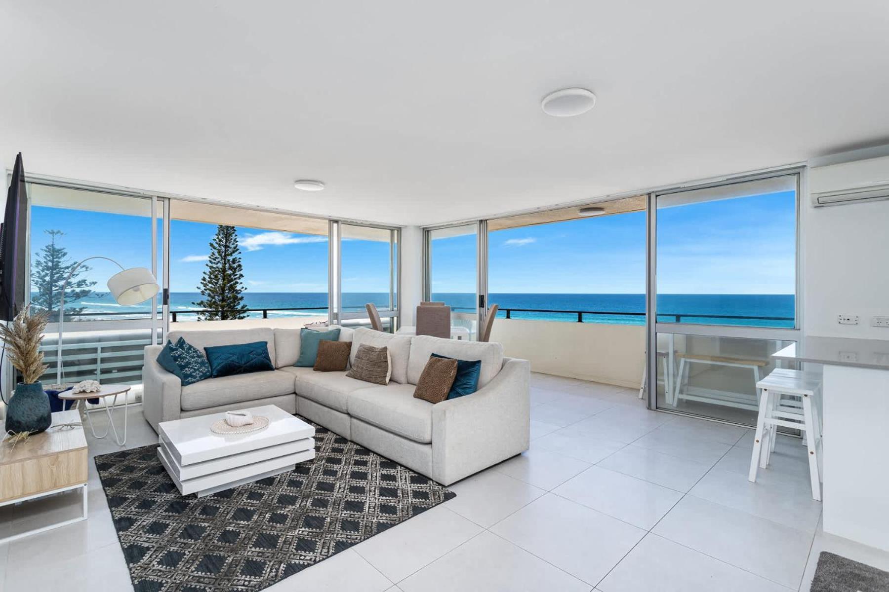Surfers Paradise Beachfront Apartment