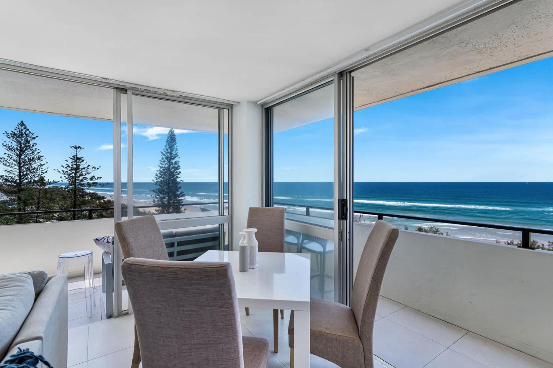 Surfers Paradise Beachfront Apartment Gold Coast