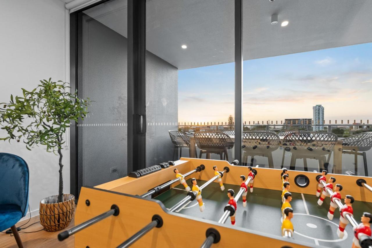 The Riviera - Brand New Luxury River Front 2 Bedroom Unit With Parking & Pool
